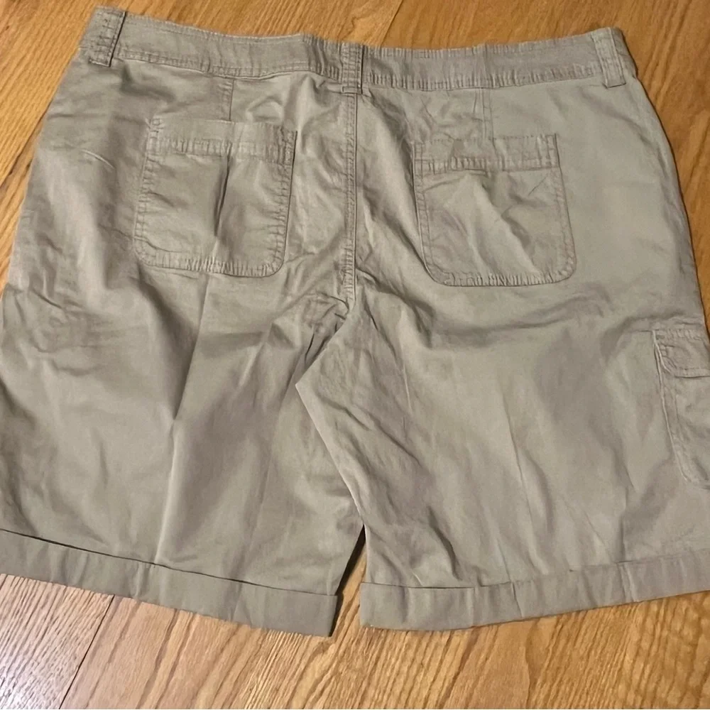 Faded Glory Women's Beige Cargo Shorts - Picture 2 of 3